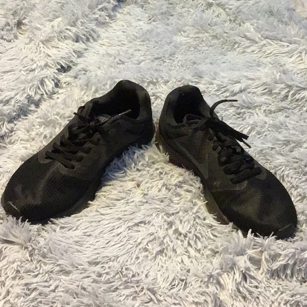 Nike black athletic sneakers sz 8.5